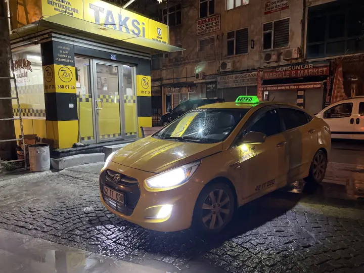 42TT588 Taksi