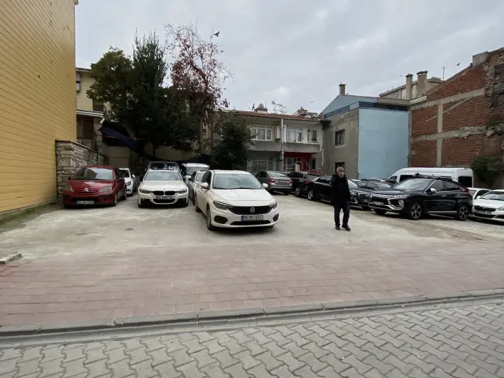 44 Otopark (Parking Garage)