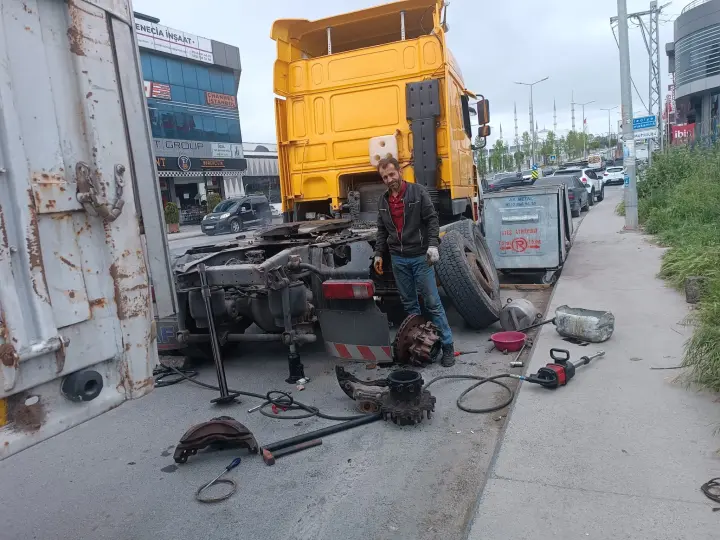 7/24 İSTANBUL FORD MERCEDES TIR KAMYON TAMİRCİ YOL YARDIM SERVİSİ
