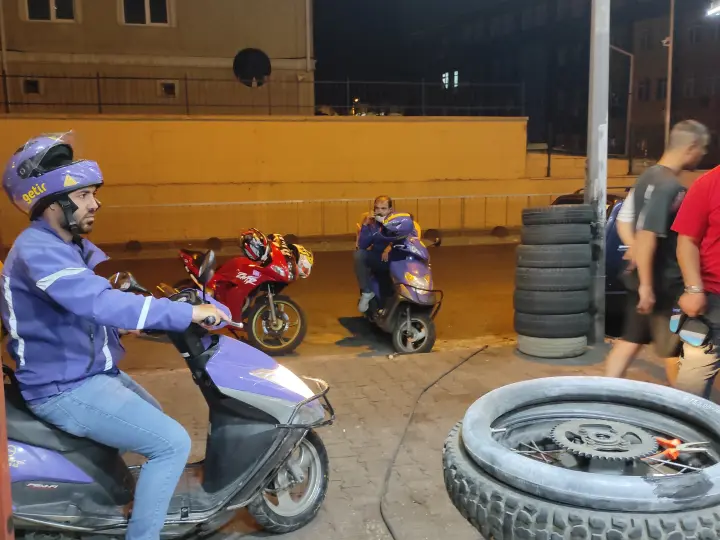 AÇIK Lastikçi 7/24 Oto Çıkma Lastik YOL SERVİS VE YARDIM