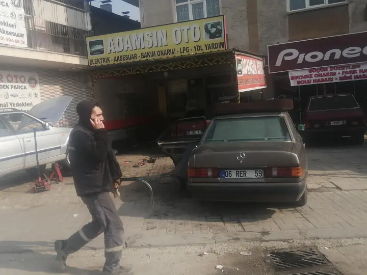 Adamsın Otomotiv Oto Tamirhanesi