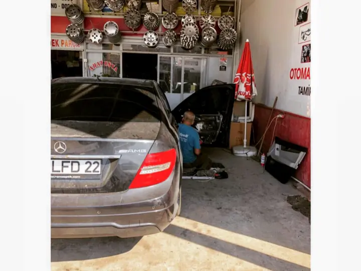 Ahat Usta (Oto Cam Kriko Tamir Servisi)