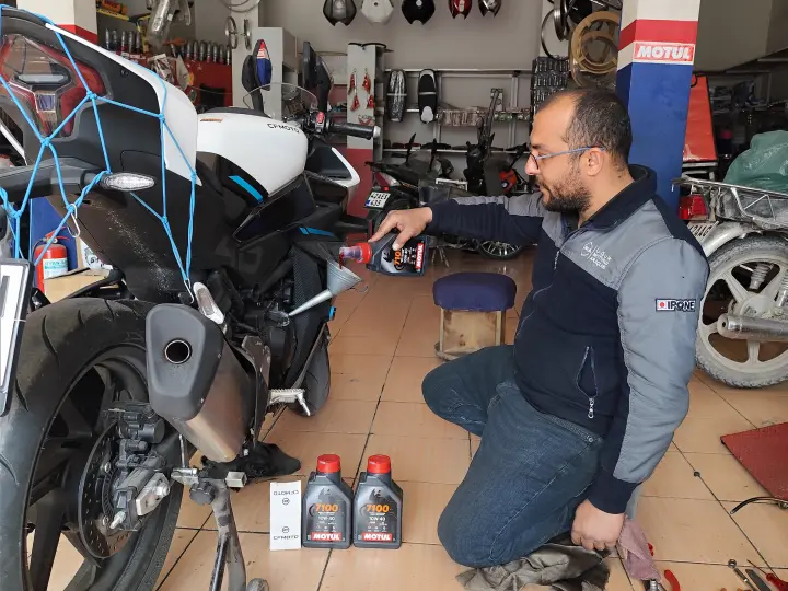 Ak Motor