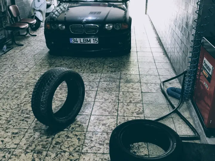 AKHİSAR BAŞLAS OTO LASTİK YOL YARDIM