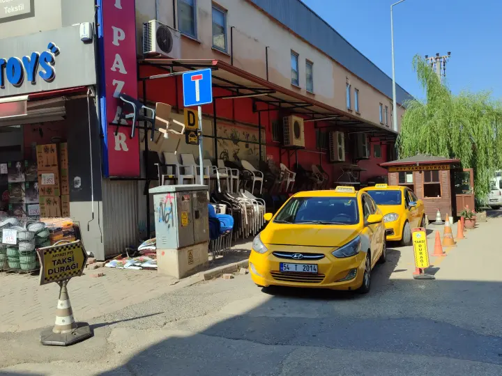 Akyazı ptt taksi durağı