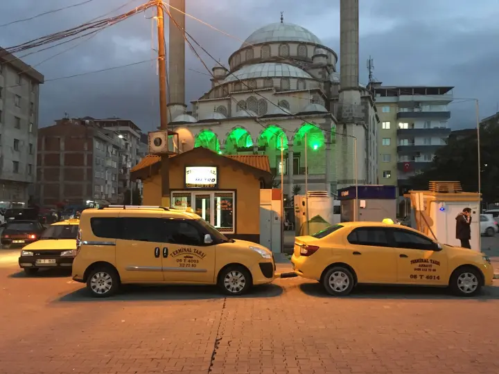 Ali osman Ulusoy-arhavi Şubesi taksi durağı
