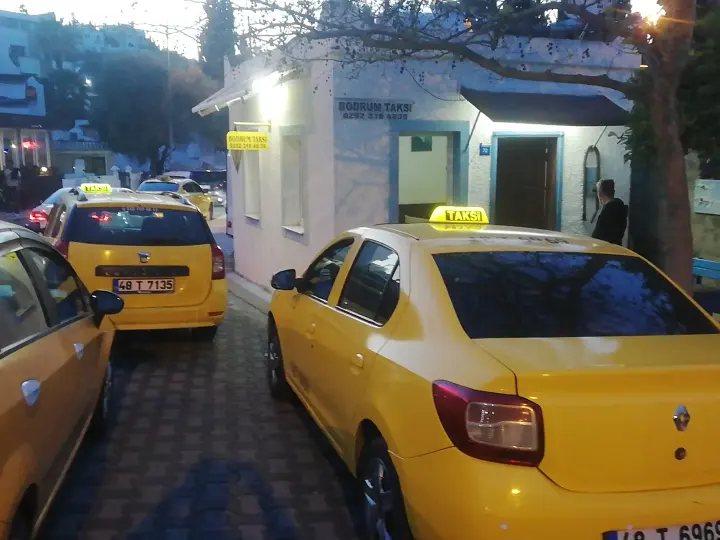 Azmakbaşı Taxi durağı