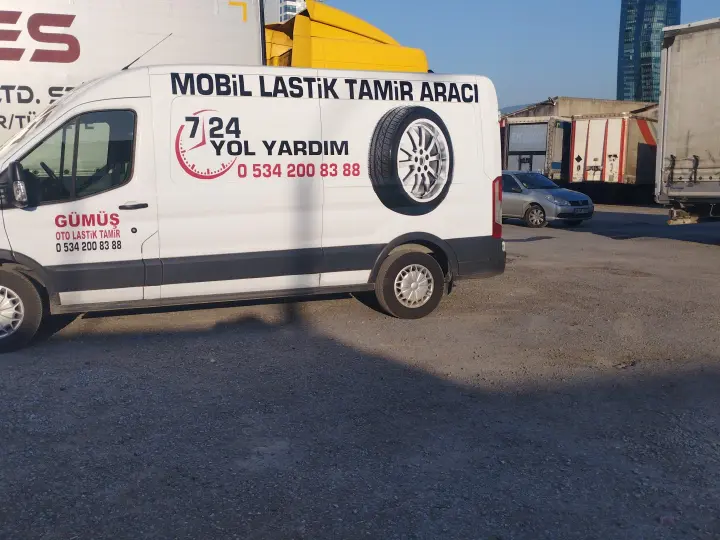 Bayraklı lastikçi