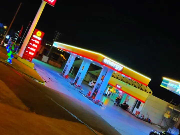 Benzin istasyonu ve restoran ve oto yıkama