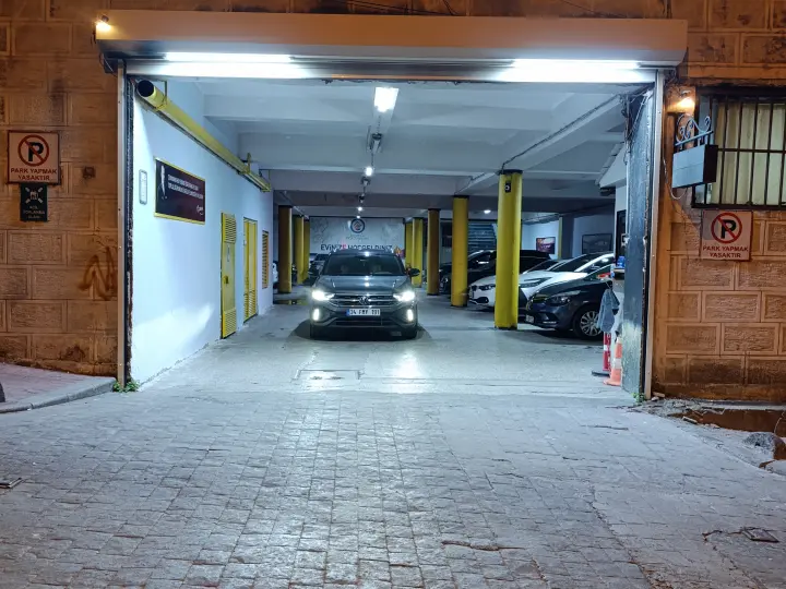 Beyoglu ögretmen evi otopark