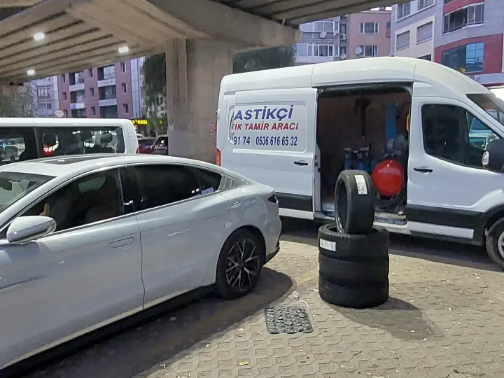 BORNOVA AÇIK LASTİKCİ