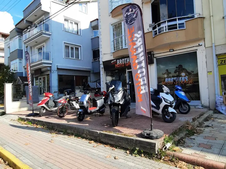 BROTHERS MOTO GARAGE
