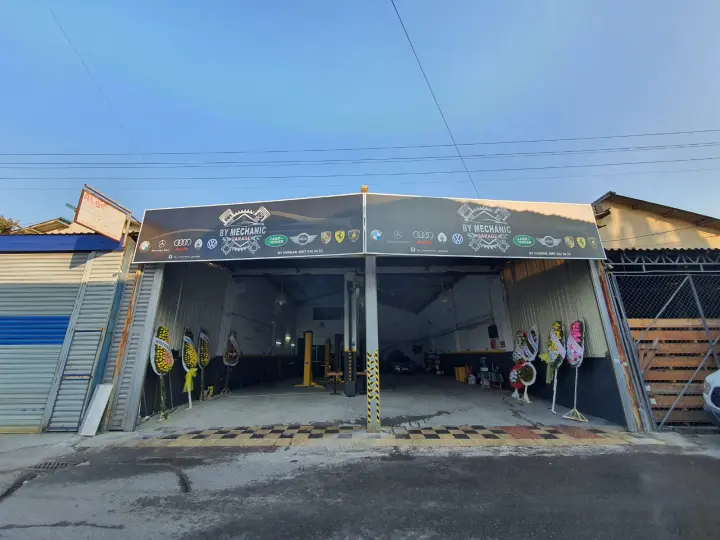 By Mechanic Garage