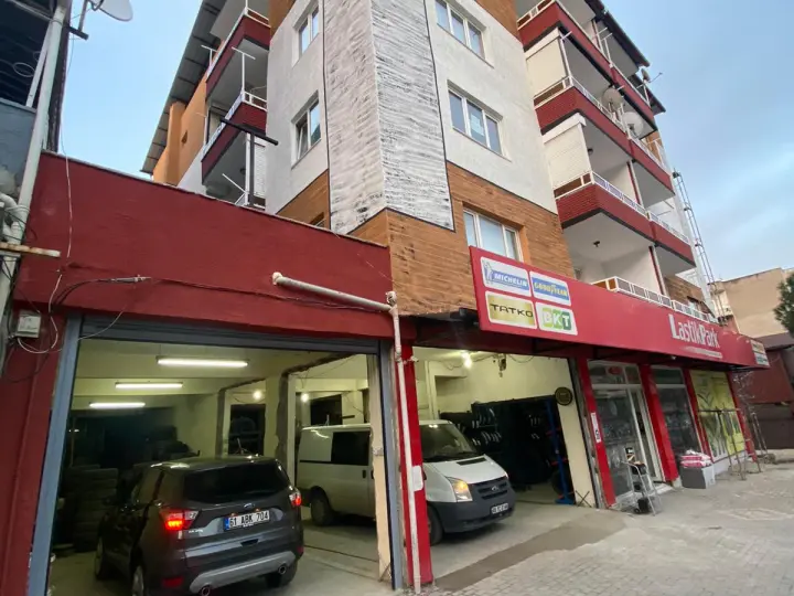 Çeti̇nler Oto Lasti̇k
