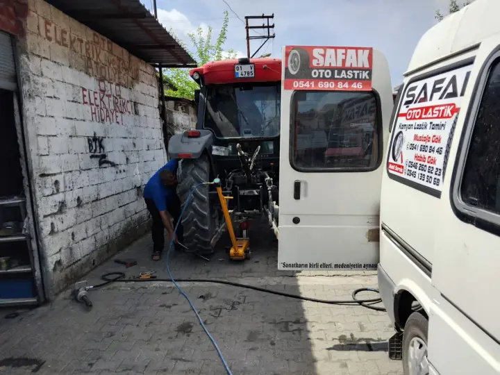 Ceyhan Safak oto lastik 7/24 Yol yardim servis