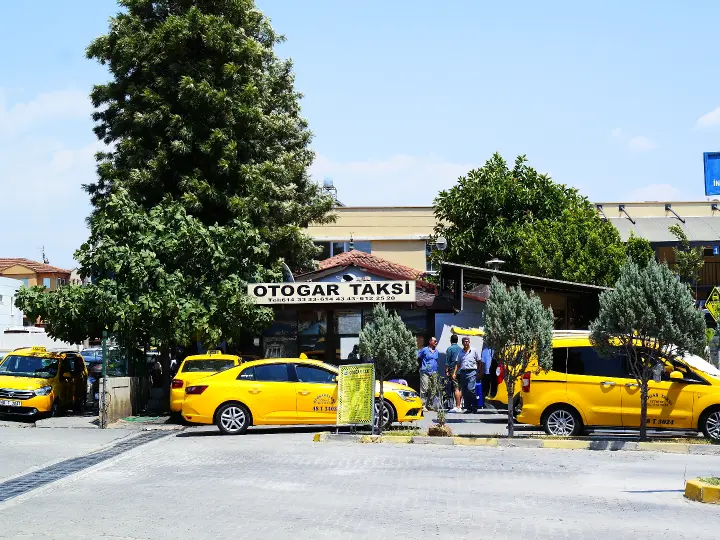 Çiftlik Taksi Duraği