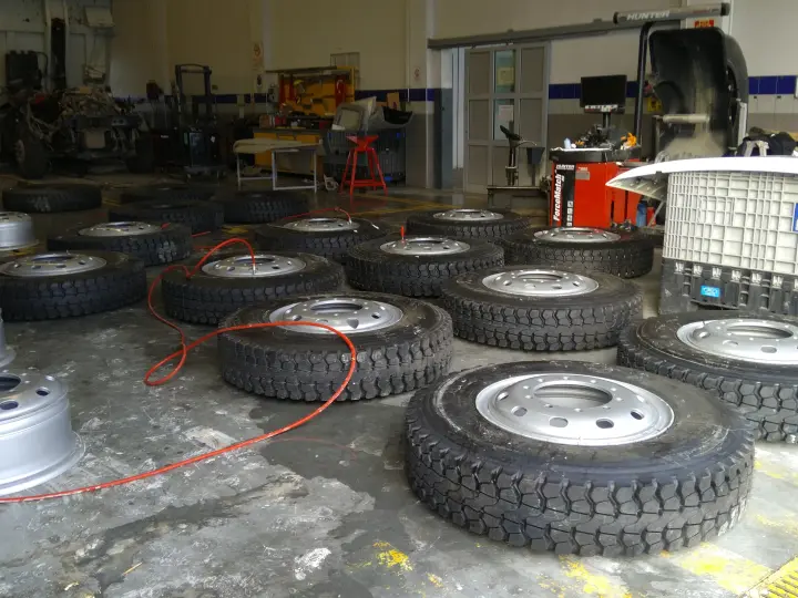 CİHAN OTO LASTİK 7/24 Mobil yol yardım