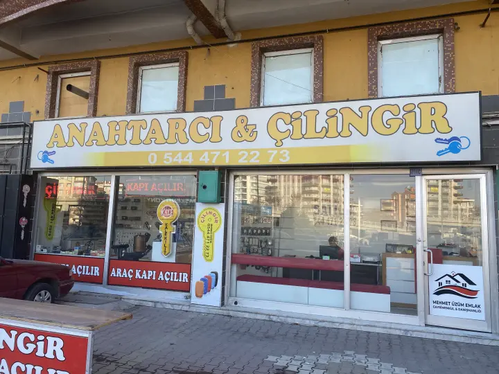 Çilingir anahtarcı