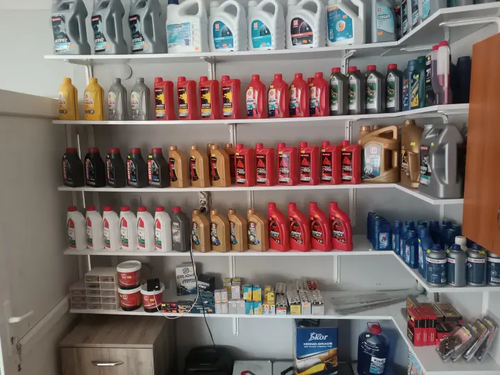 Cingöz motorsiklet yedek parça, akü,madeni yağ ve kömür satış ofisi