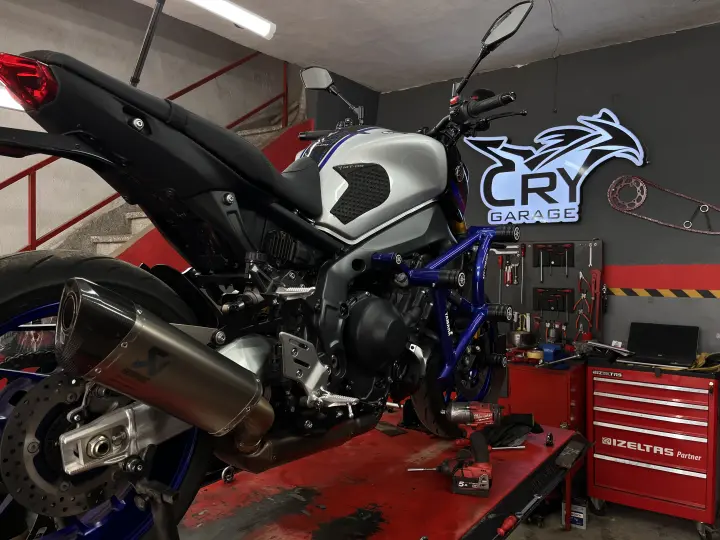 CRY GARAGE