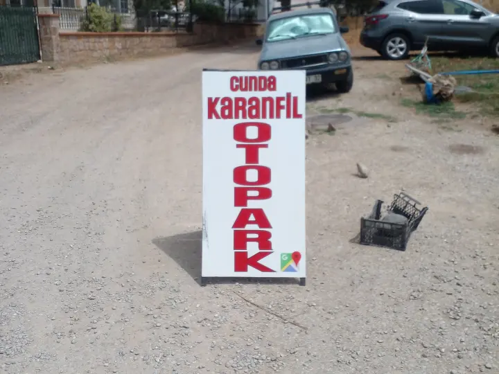 Cunda Karanfil Otopark