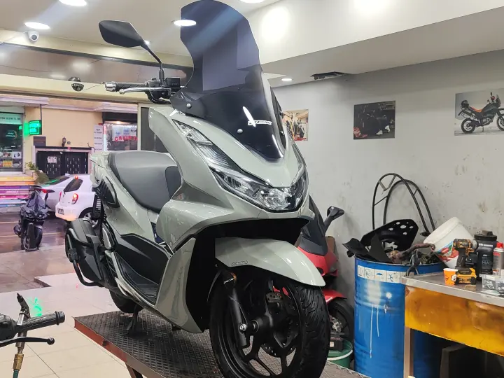 Dark Motor Etkili Servis Motosiklet Tamirhanesi
