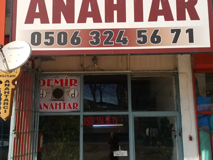 Demir anahtar otomobil anahtar çogaltma kilit ve cam kirikosu tamiri