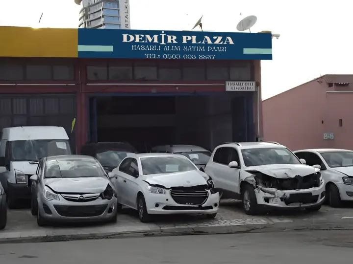 Demir hasarlı oto alım satım pazarı
