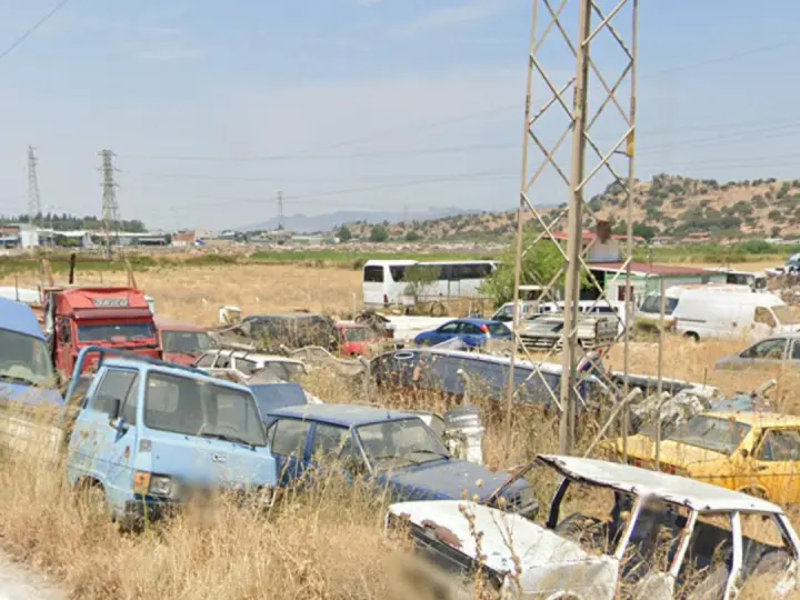 DİKİLİ yeddi emin otoparkı