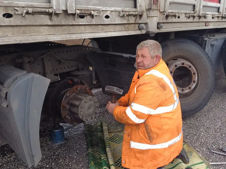 Dinar kamyon otobüs tamircisi Fayik kaykal