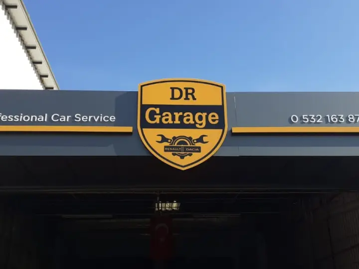 DOCTOR'S GARAGE