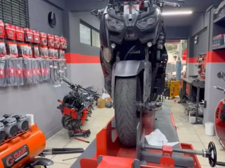 Dynamic garage