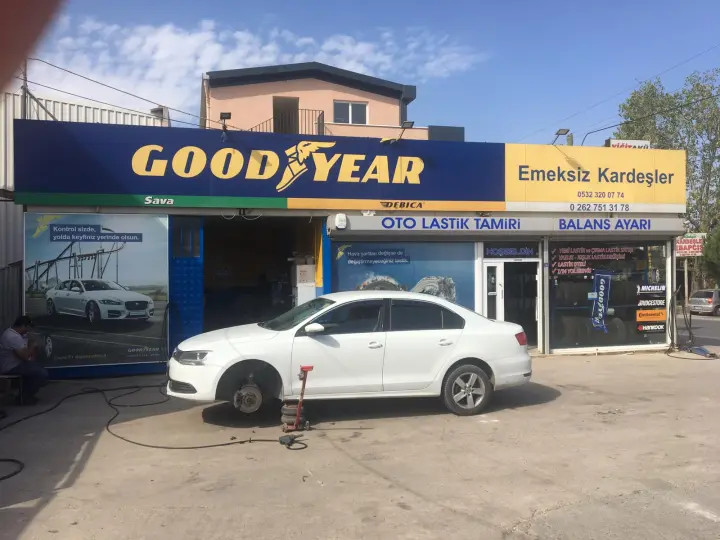 Emeksiz Kardeşler