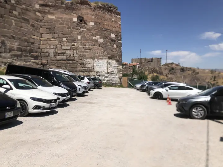 Emniyetli Otopark