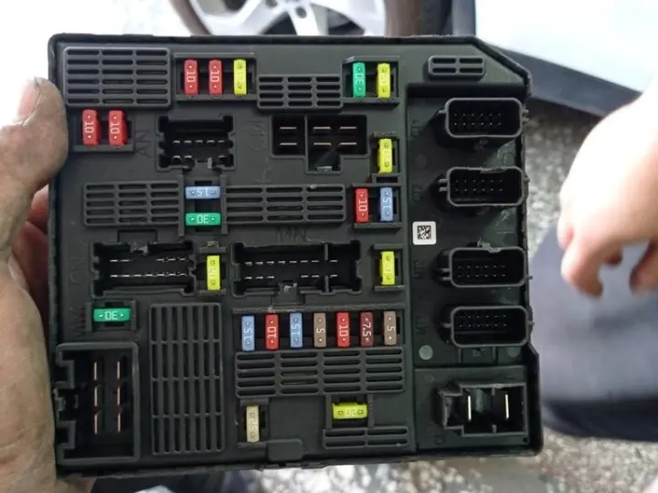 ESCAR OTO ELEKTRONİK