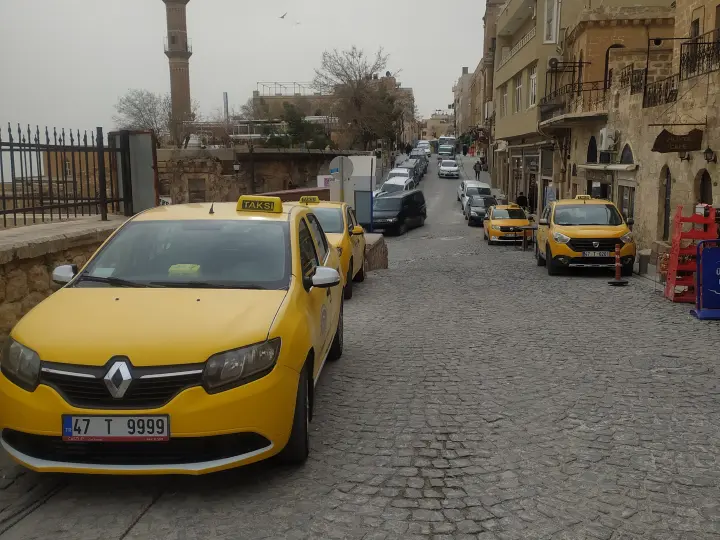 ESKİ HÜKÜMET KONAĞI ÜÇYOL TAKSİ