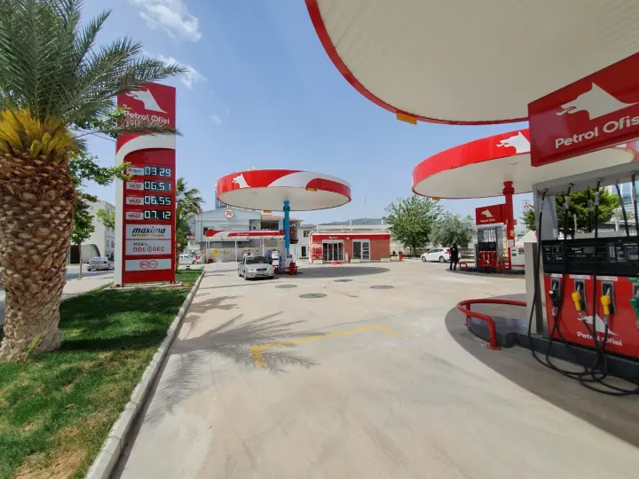 Etik Petrol - Bayraklı