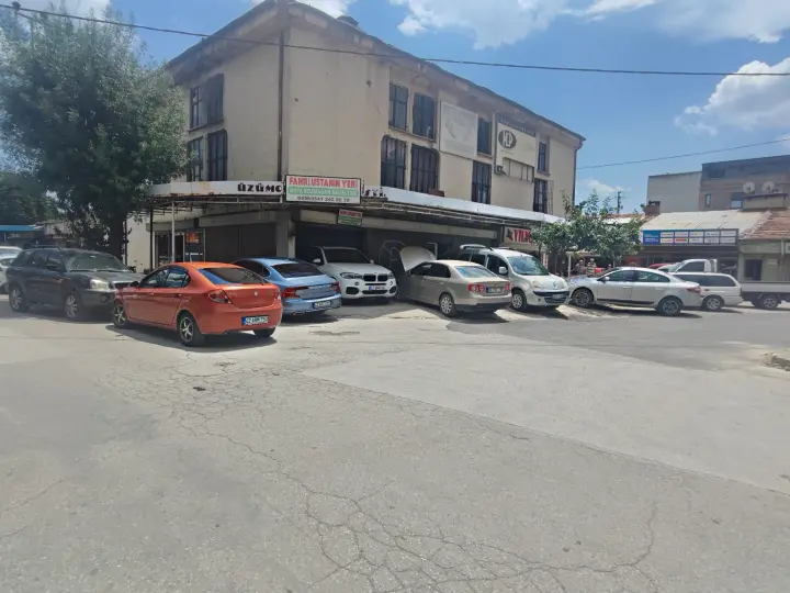 Fahri Ustanin Yeri Boya Bozmadan Düzeltme