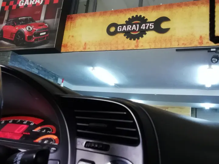 GARAJ 475