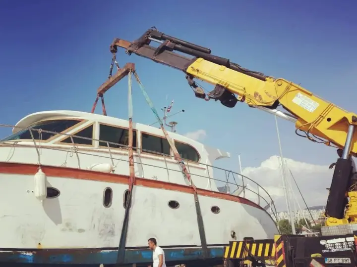 Gazioğlu Vinç Kiralama - Sigortalı Makine İndirme