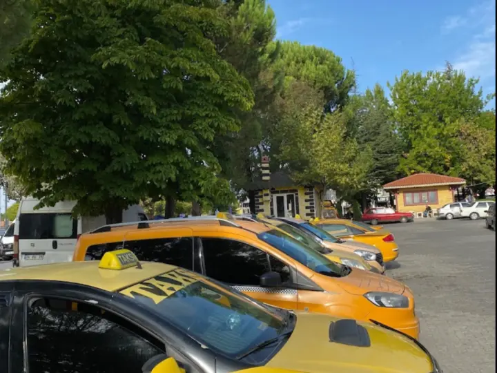 Gediz taksi durağı