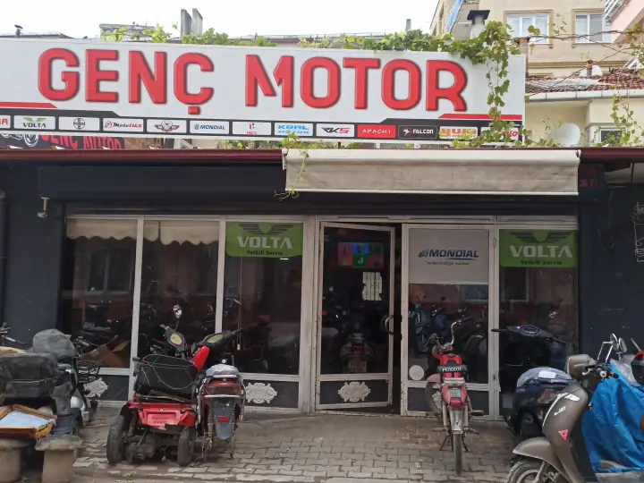 Genç Motorcu