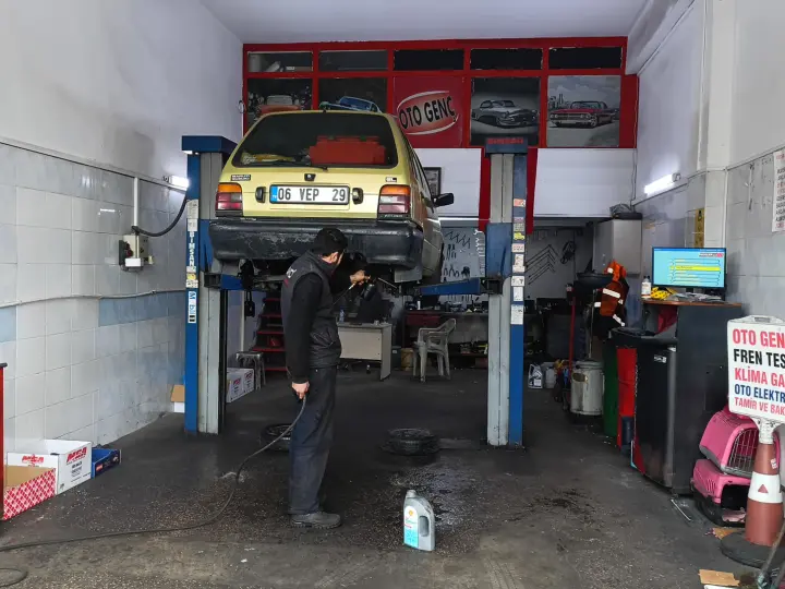 Genç Oto Fren Servisi, Mustafa Tekin