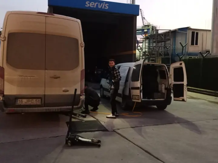 Gençler oto lastik yol yardım en yakın lastikçi