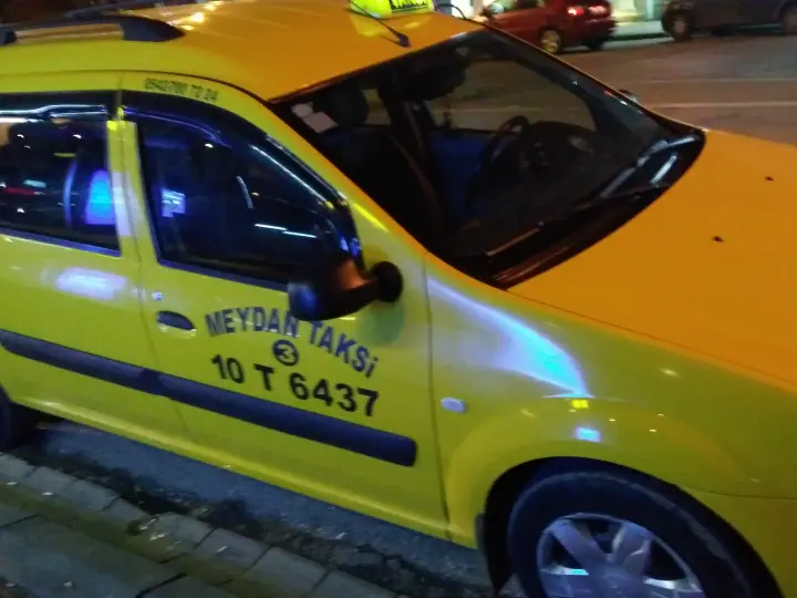 GÖNEN MEYDAN TAKSİ DURAĞI /ALİ AYGÜN