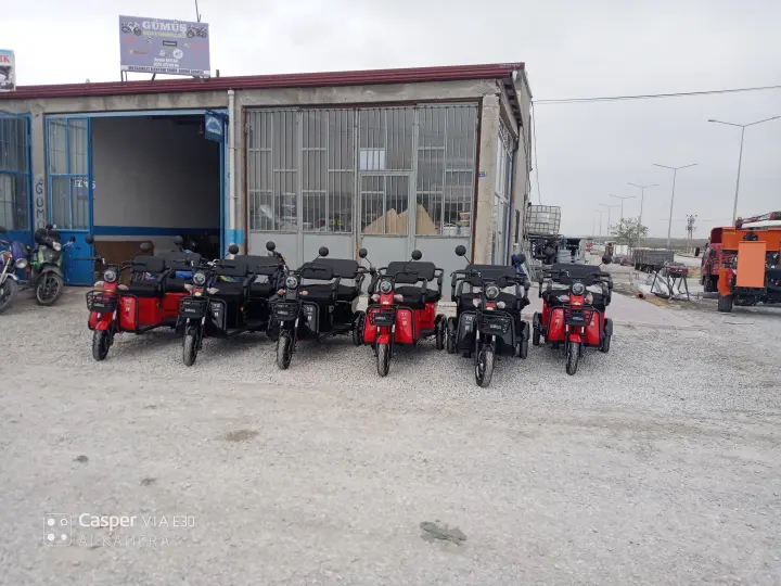 Gümüş motosiklet