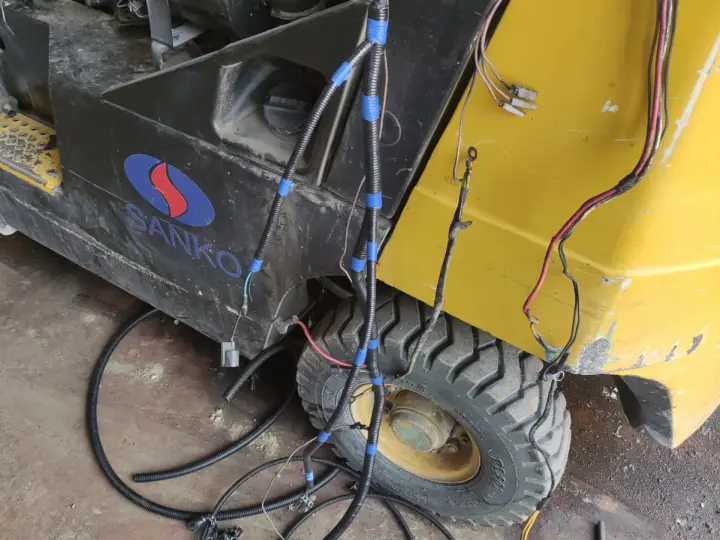 ILDIZ OTO SERVİS ELEKTİRİK MEKANİK KAPORTA BOYA İŞLERİ İTİNAYLA YAPILIR
