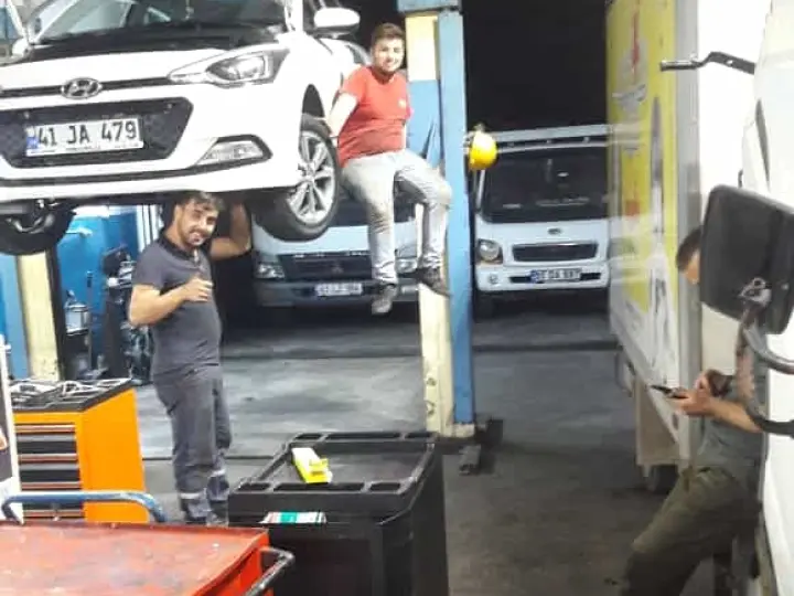 İnal Kardeşler Oto Tamir - İZMİT