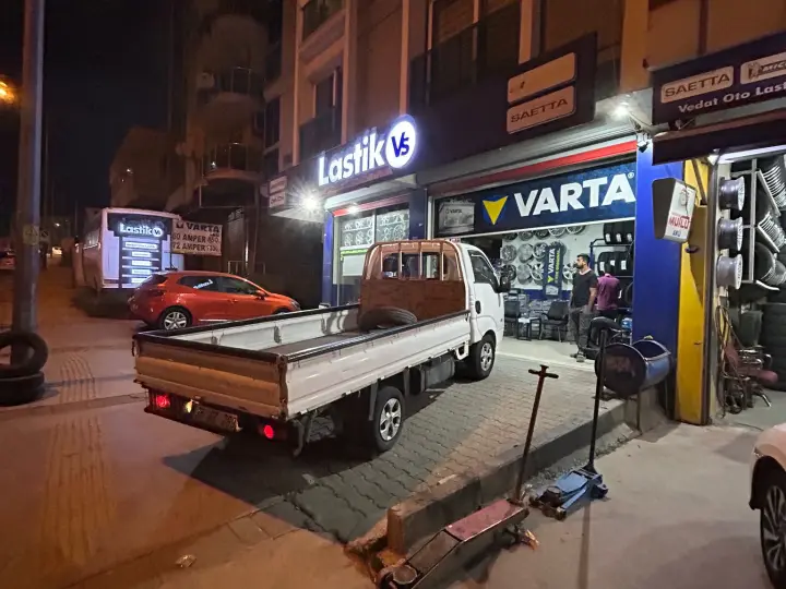 İZMİR OTO LASTİK JANT AKÜ 7/24 YOL YARDIM