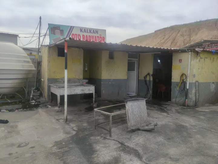 Kalkan oto radyatör